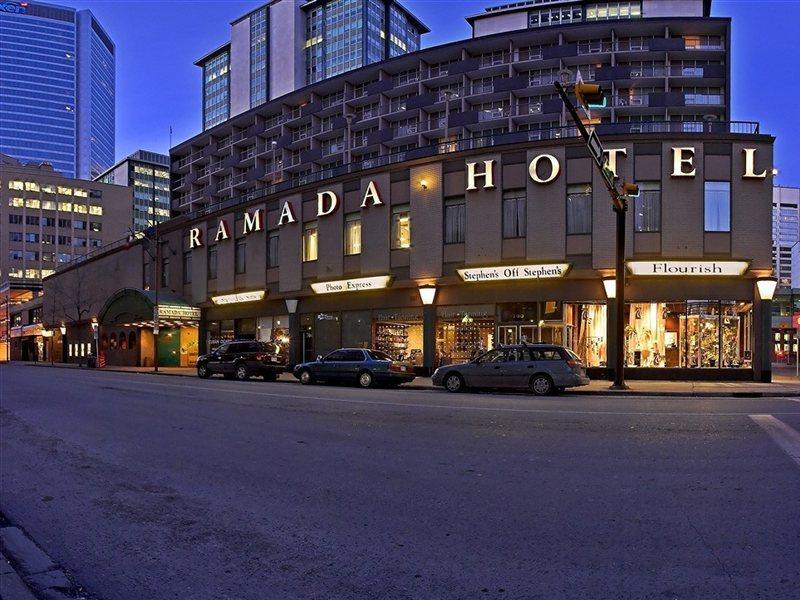 Ramada Plaza By Wyndham Calgary Downtown Hotel Exterior photo